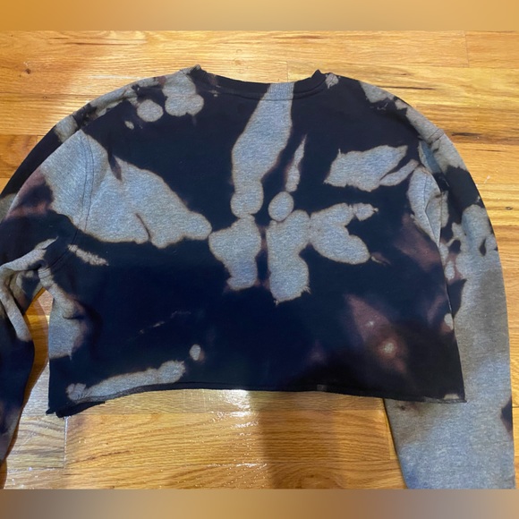 sovereign code tie-dye cropped weekend sweater - Picture 3 of 3